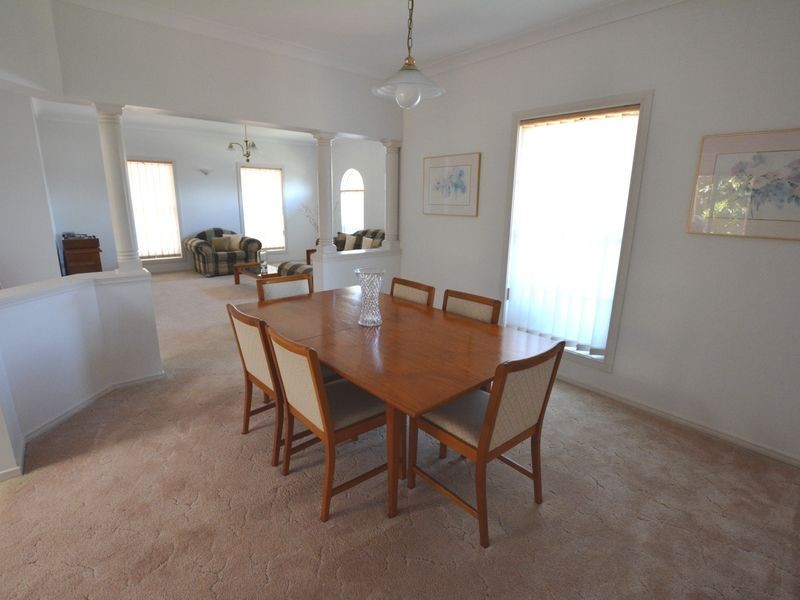 8 Lincoln Place, Stretton QLD 4116