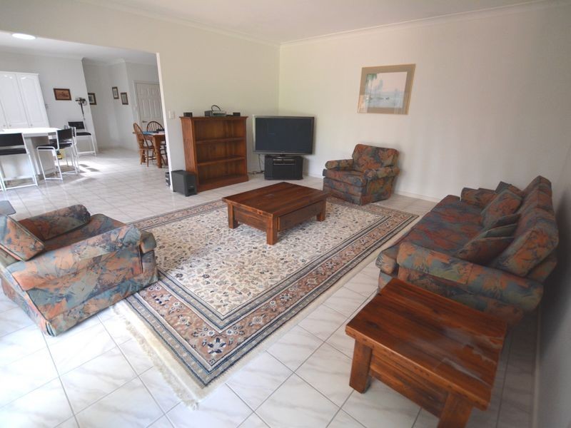 8 Lincoln Place, Stretton QLD 4116