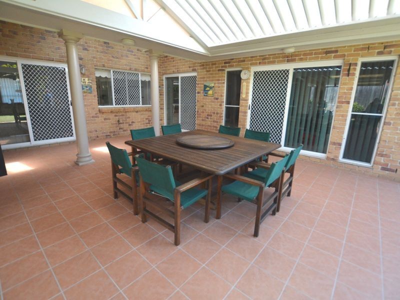 8 Lincoln Place, Stretton QLD 4116