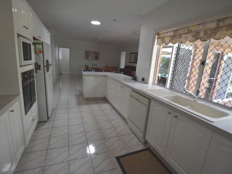 8 Lincoln Place, Stretton QLD 4116