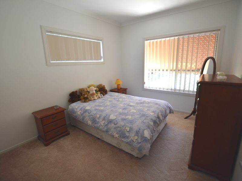 8 Lincoln Place, Stretton QLD 4116