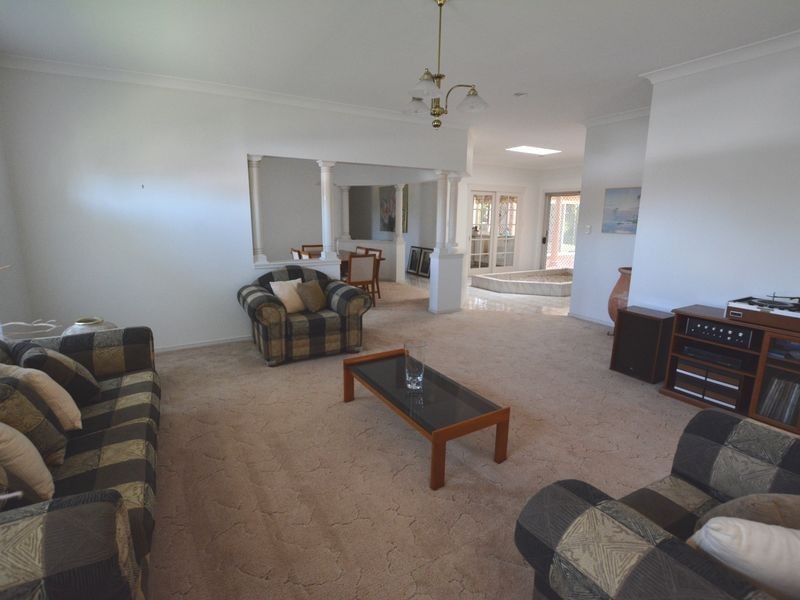 8 Lincoln Place, Stretton QLD 4116