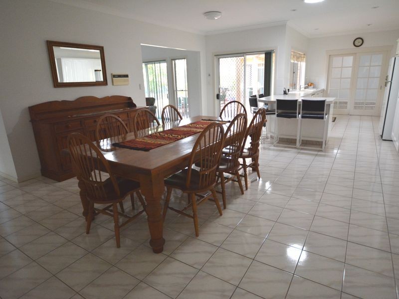 8 Lincoln Place, Stretton QLD 4116