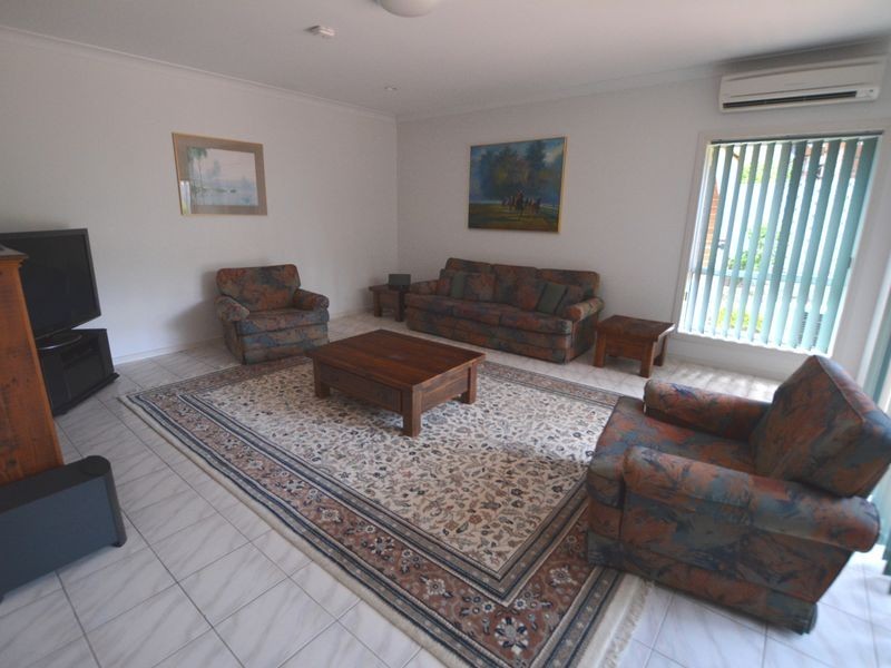 8 Lincoln Place, Stretton QLD 4116