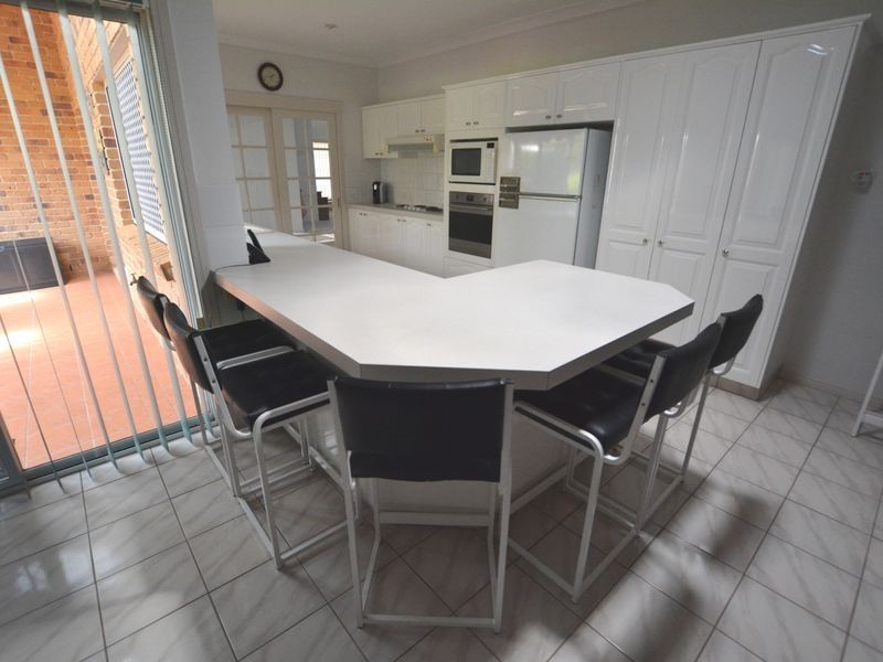 8 Lincoln Place, Stretton QLD 4116