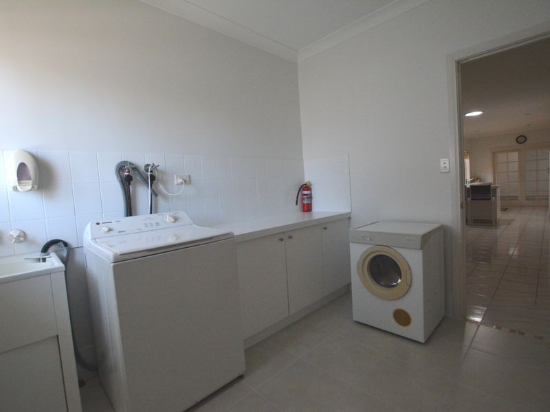 8 Lincoln Place, Stretton QLD 4116