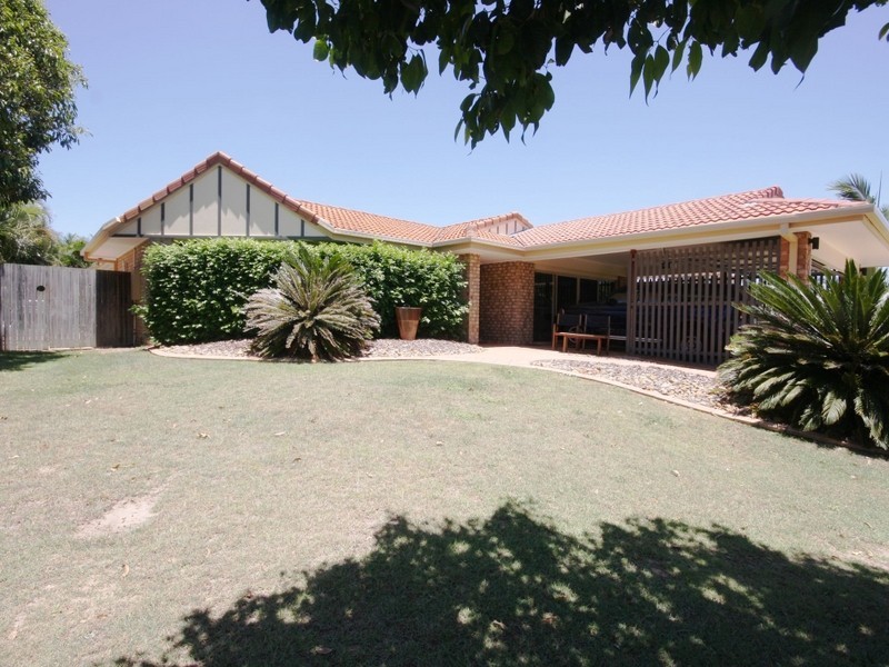 11 Balgownie Cr, Parkinson QLD 4115