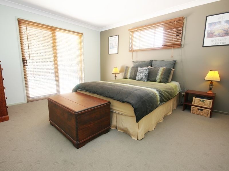 11 Balgownie Cr, Parkinson QLD 4115