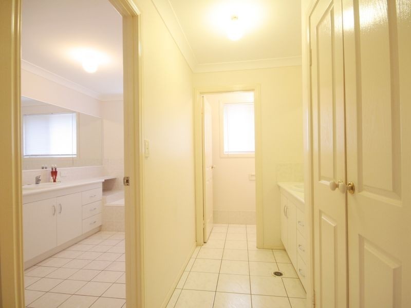 20 Orania Crescent, Calamvale QLD 4116