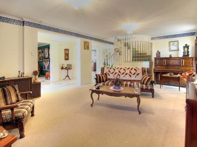 4 Barrington Place, Parkinson QLD 4115