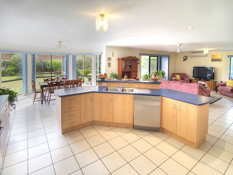 4 Barrington Place, Parkinson QLD 4115