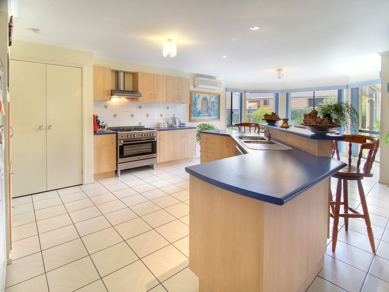 4 Barrington Place, Parkinson QLD 4115
