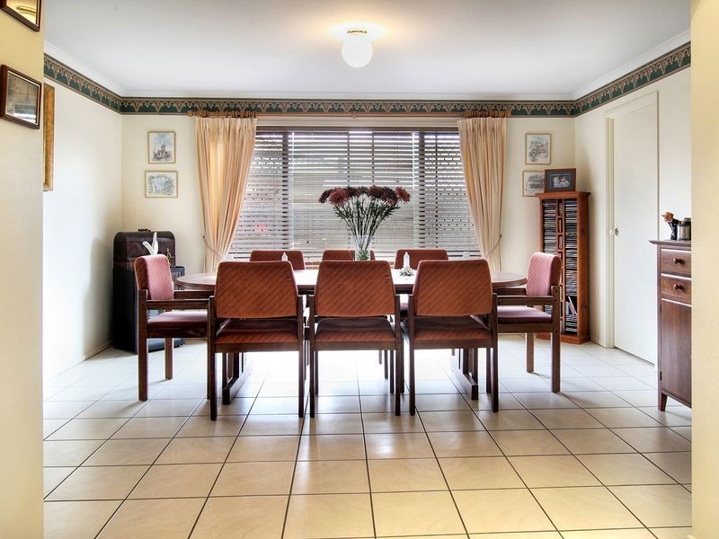 4 Barrington Place, Parkinson QLD 4115