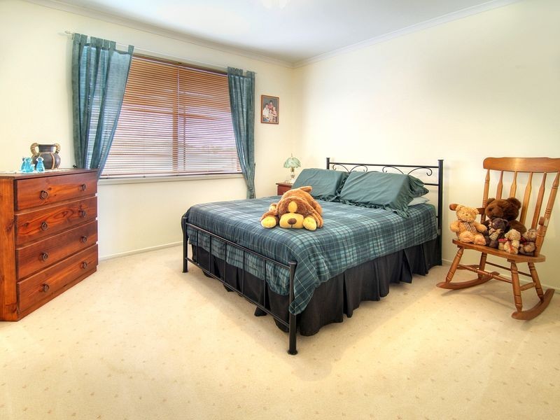 4 Barrington Place, Parkinson QLD 4115