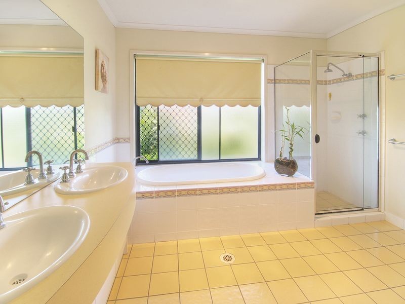 4 Barrington Place, Parkinson QLD 4115