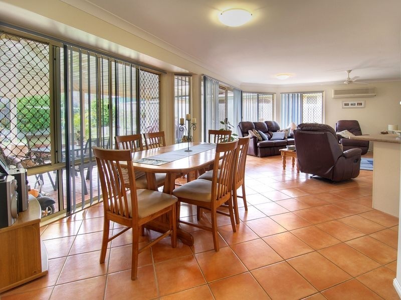 11 Carlisle Place, Parkinson QLD 4115