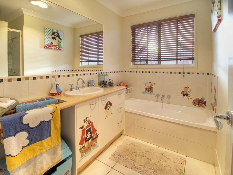 40 Lichfield Pl, Parkinson QLD 4115