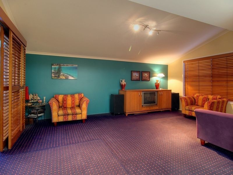 18 Maywood Cr, Calamvale QLD 4116