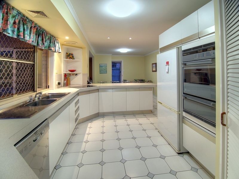 18 Maywood Cr, Calamvale QLD 4116