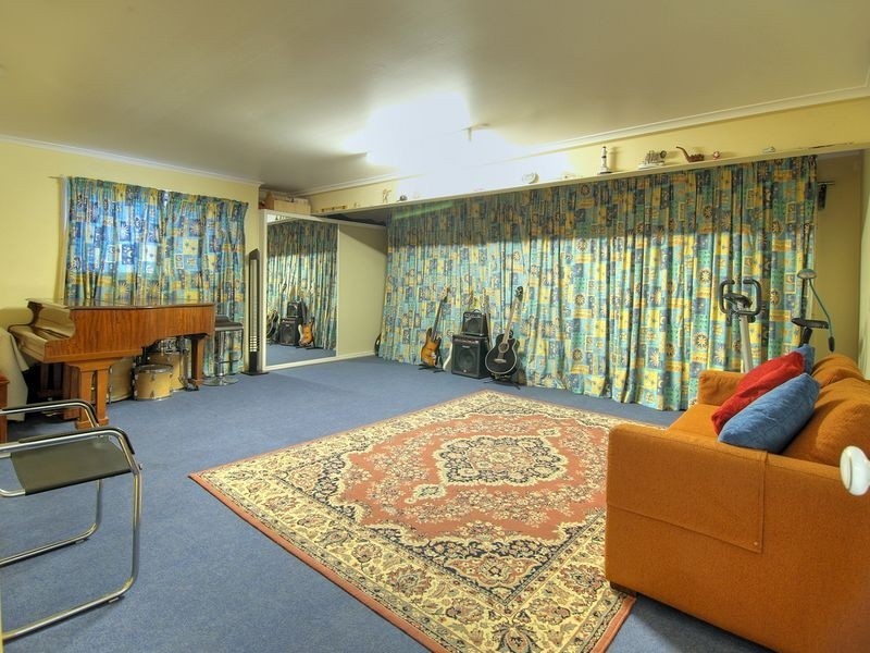 18 Maywood Cr, Calamvale QLD 4116