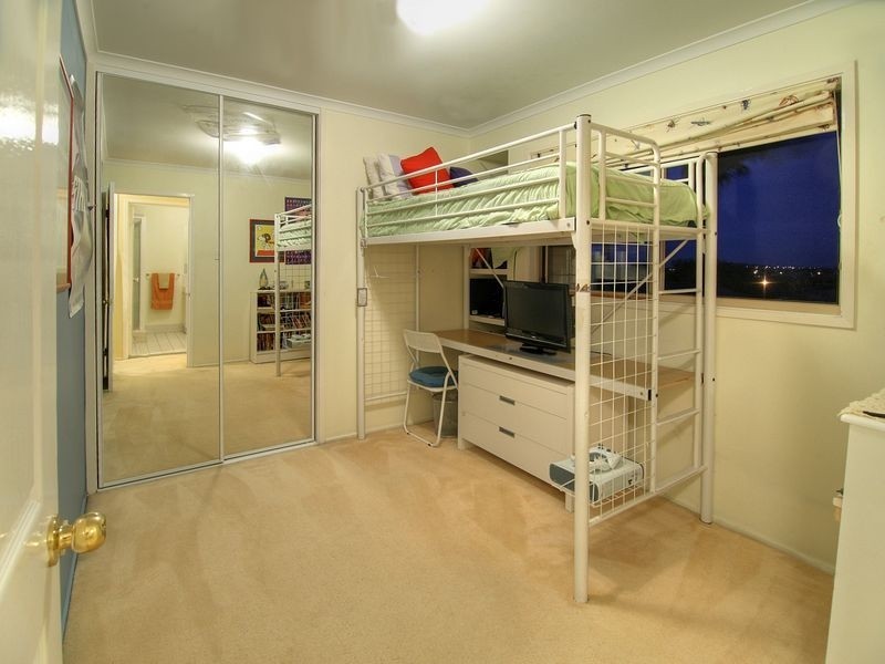 18 Maywood Cr, Calamvale QLD 4116