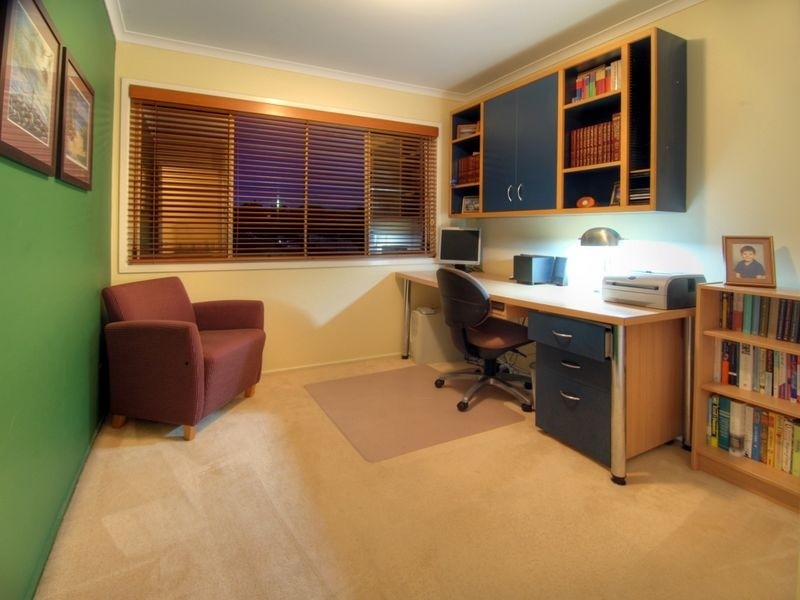 18 Maywood Cr, Calamvale QLD 4116