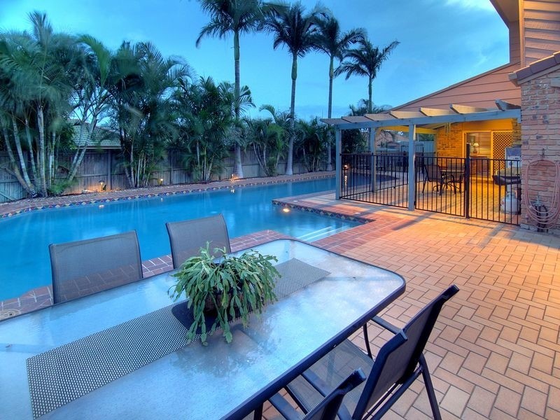 18 Maywood Cr, Calamvale QLD 4116