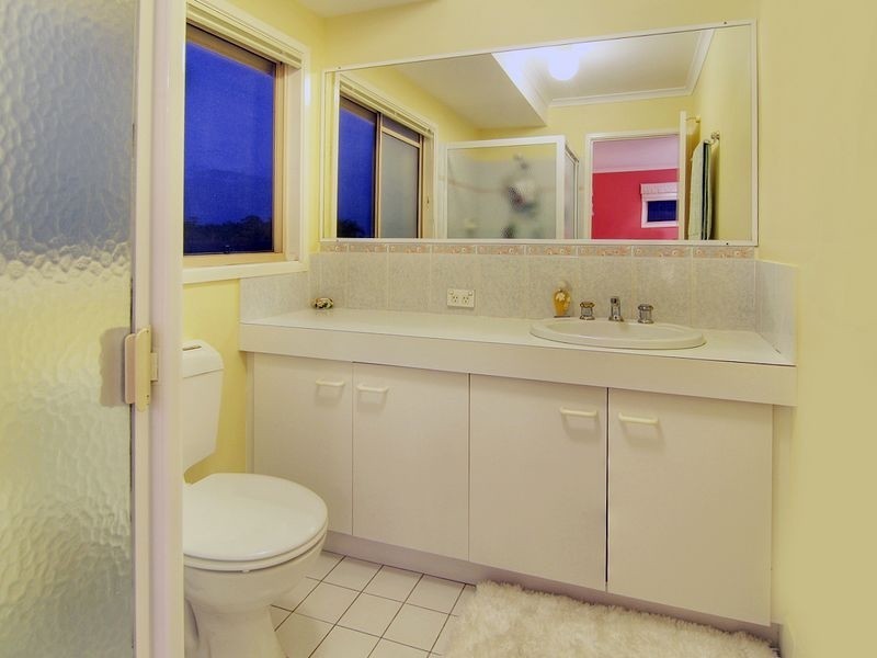 18 Maywood Cr, Calamvale QLD 4116