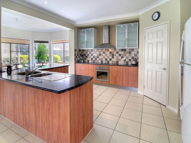 9 Naracoorte Place, Parkinson QLD 4115