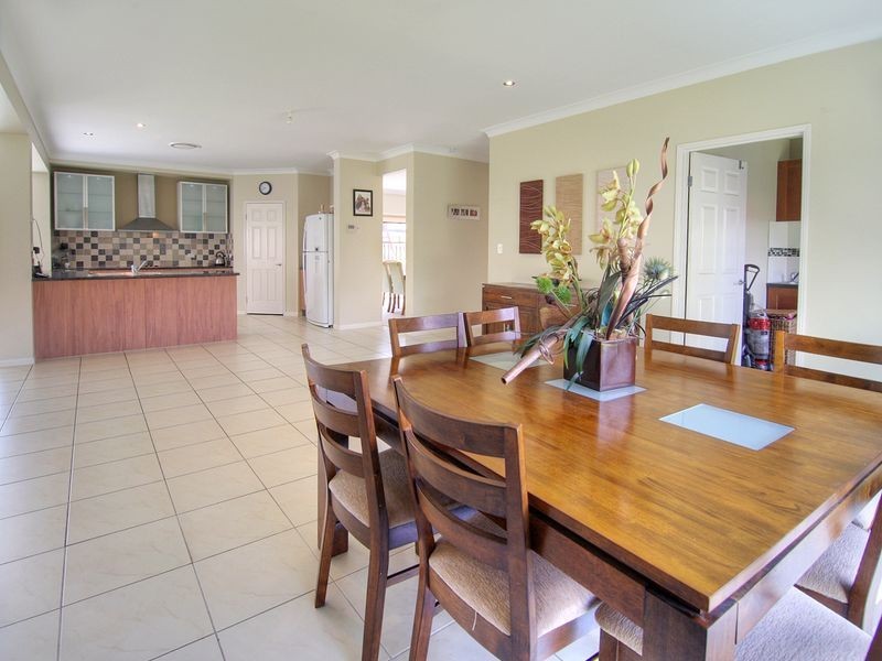 9 Naracoorte Place, Parkinson QLD 4115