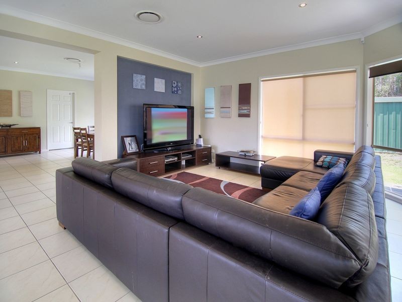 9 Naracoorte Place, Parkinson QLD 4115