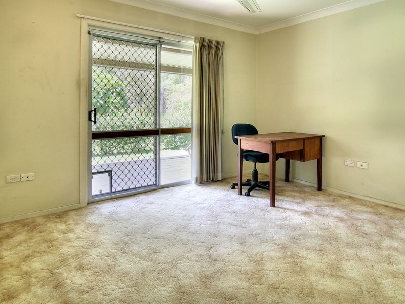 6 Dunstable St, Macgregor QLD 4109