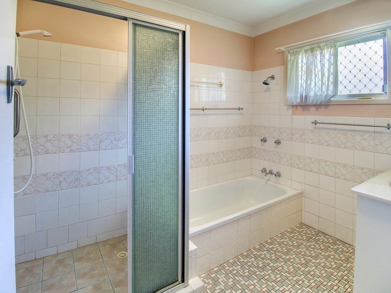 6 Dunstable St, Macgregor QLD 4109