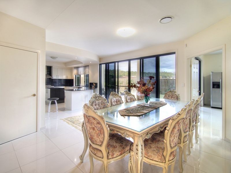 143 The Parkway, Stretton QLD 4116