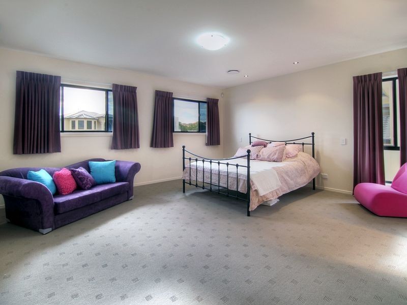 143 The Parkway, Stretton QLD 4116