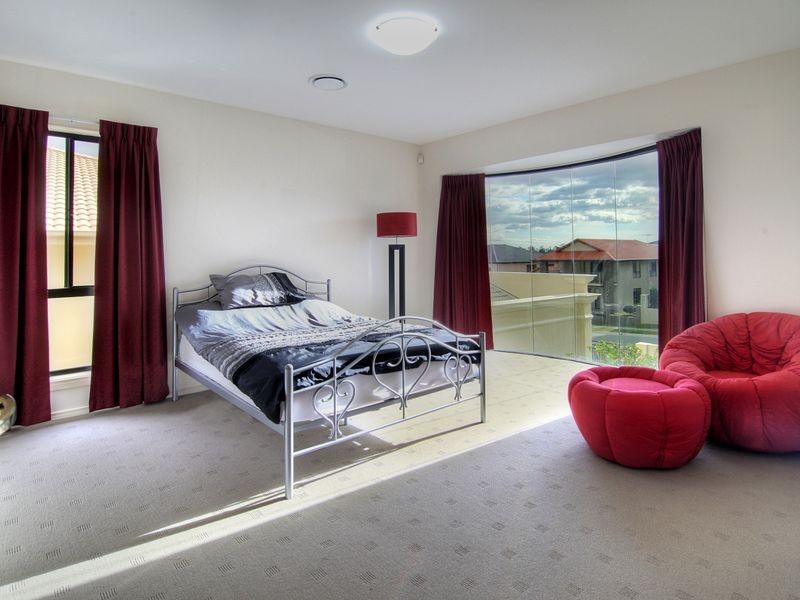 143 The Parkway, Stretton QLD 4116