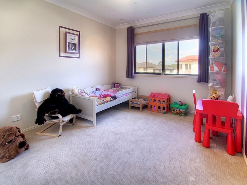 126 The Parkway, Stretton QLD 4116