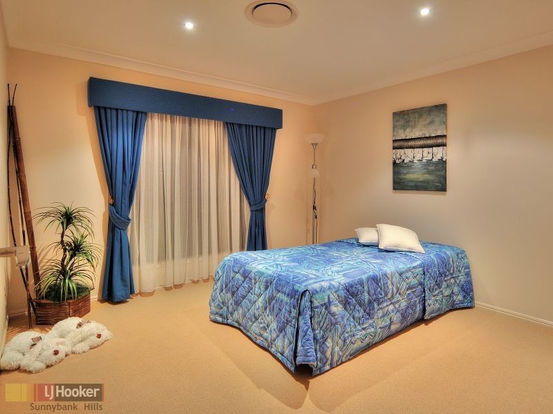 6 White Cedar Circuit, Stretton QLD 4116