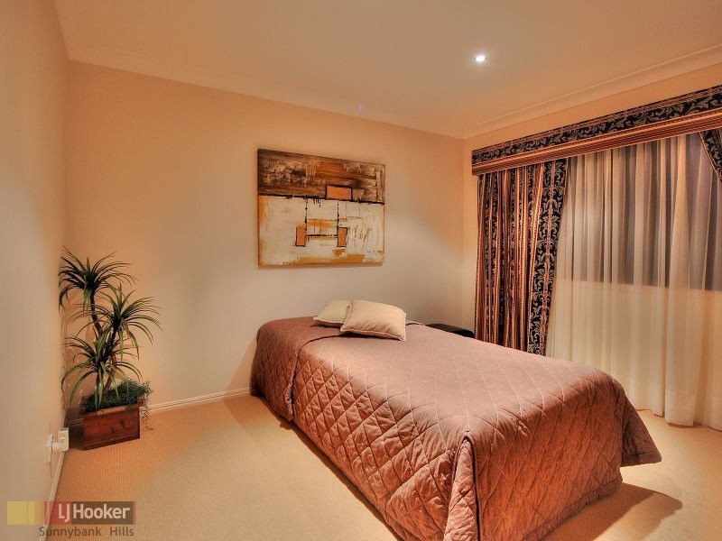 6 White Cedar Circuit, Stretton QLD 4116