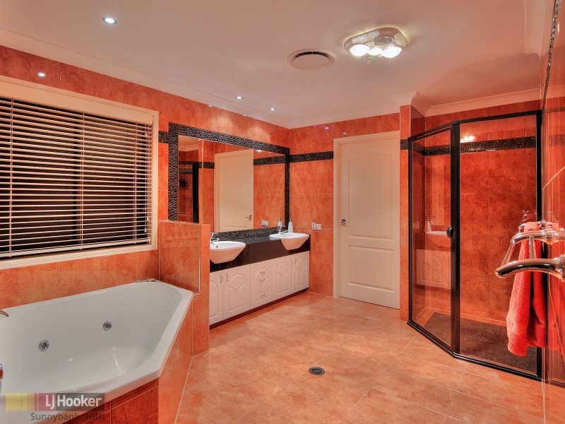 6 White Cedar Circuit, Stretton QLD 4116