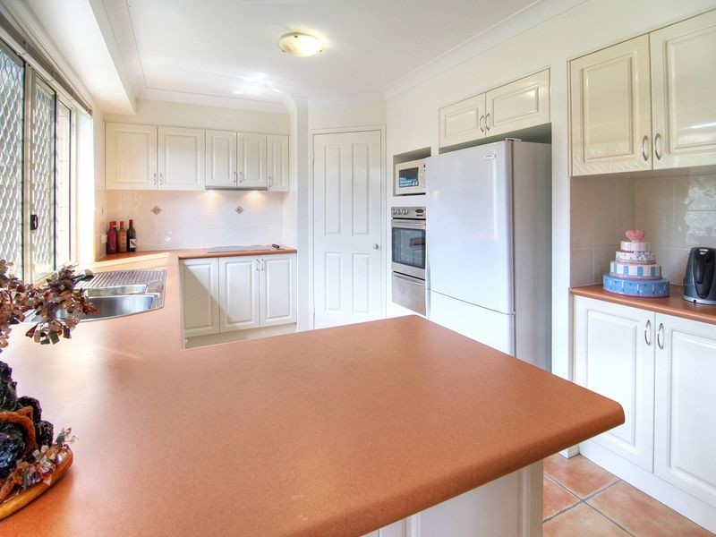 8 Hamersley Pl, Parkinson QLD 4115