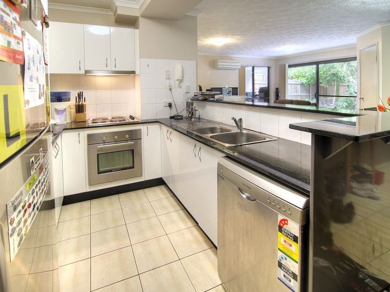 8/6 Omeo Street, Macgregor QLD 4109