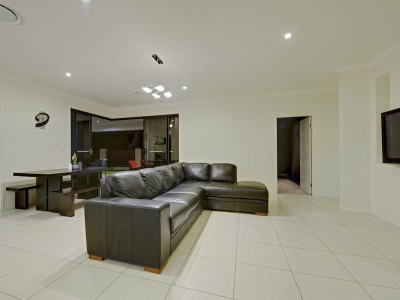 1 Rutherglen Crescent, Calamvale QLD 4116