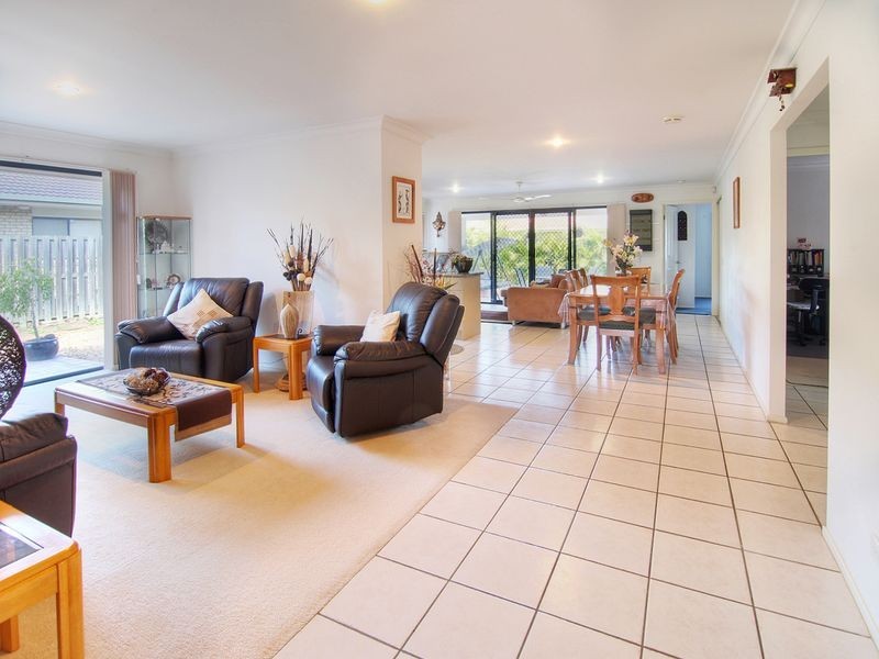 1 Brookfield Court, Parkinson QLD 4115