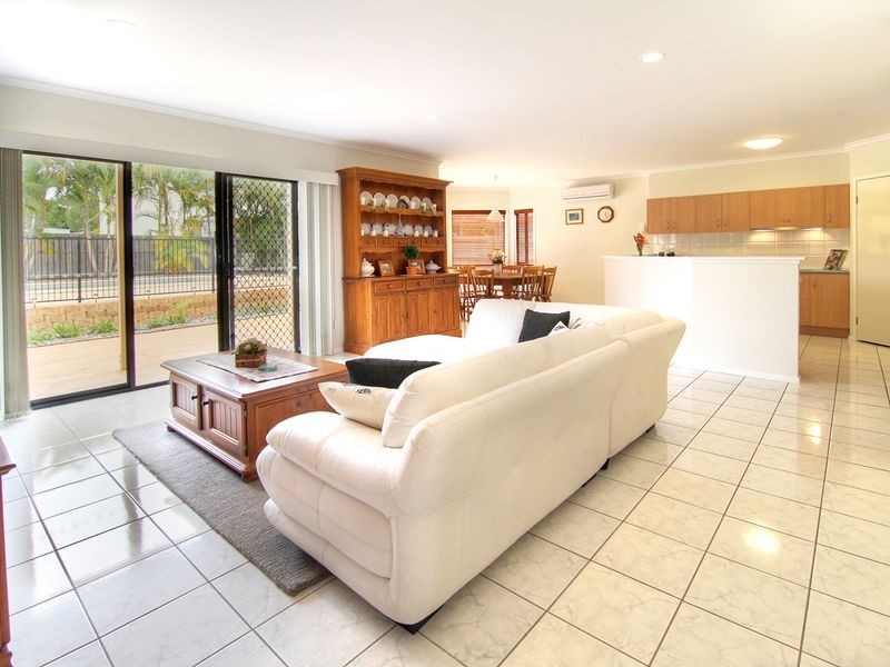 60 Lake Eyre Crescent, Parkinson QLD 4115