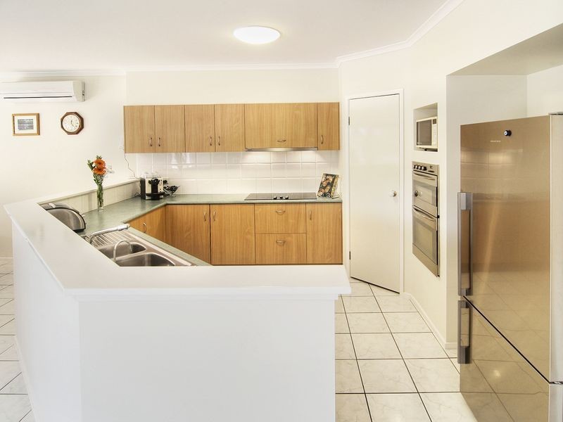 60 Lake Eyre Crescent, Parkinson QLD 4115