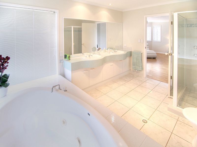 60 Lake Eyre Crescent, Parkinson QLD 4115