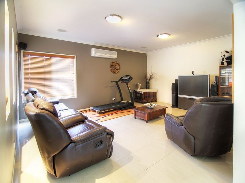 79 White Cedar Circuit, Stretton QLD 4116