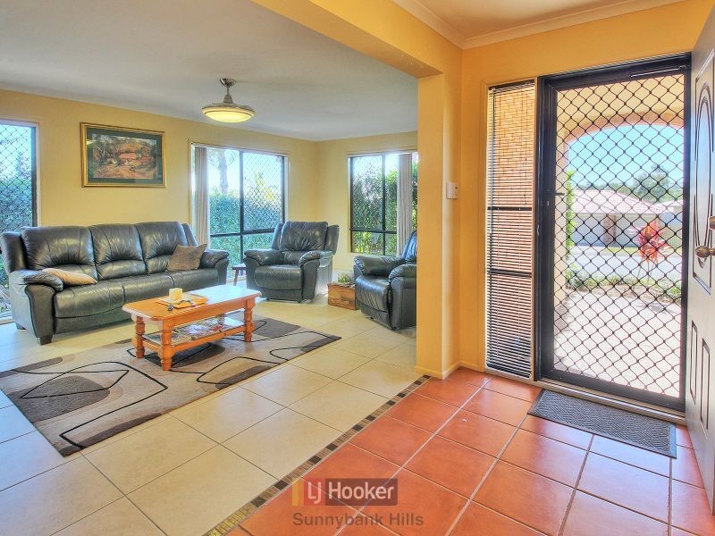 11 Clifton Place, Parkinson QLD 4115