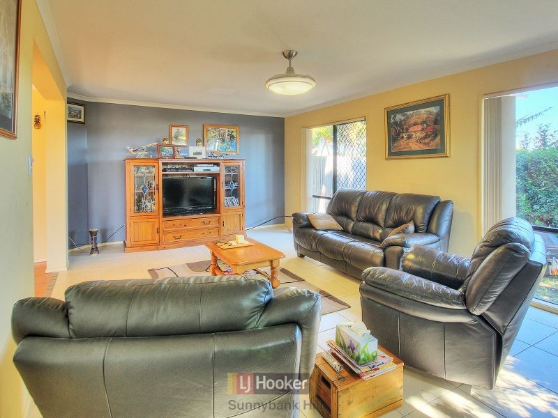 11 Clifton Place, Parkinson QLD 4115